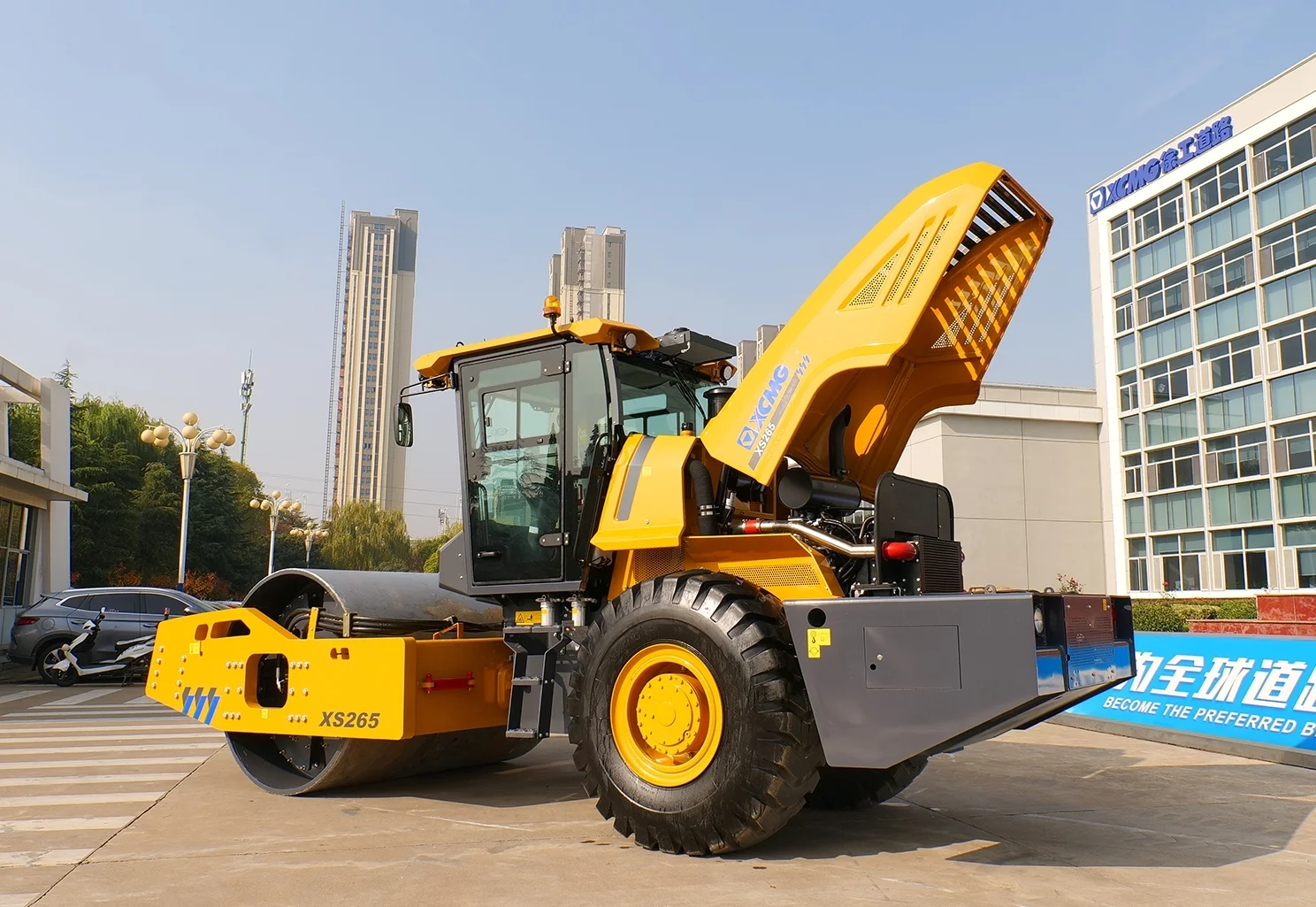 Фотография Каток одновальцовый грунтовый с гидравлическим полным приводом XS265