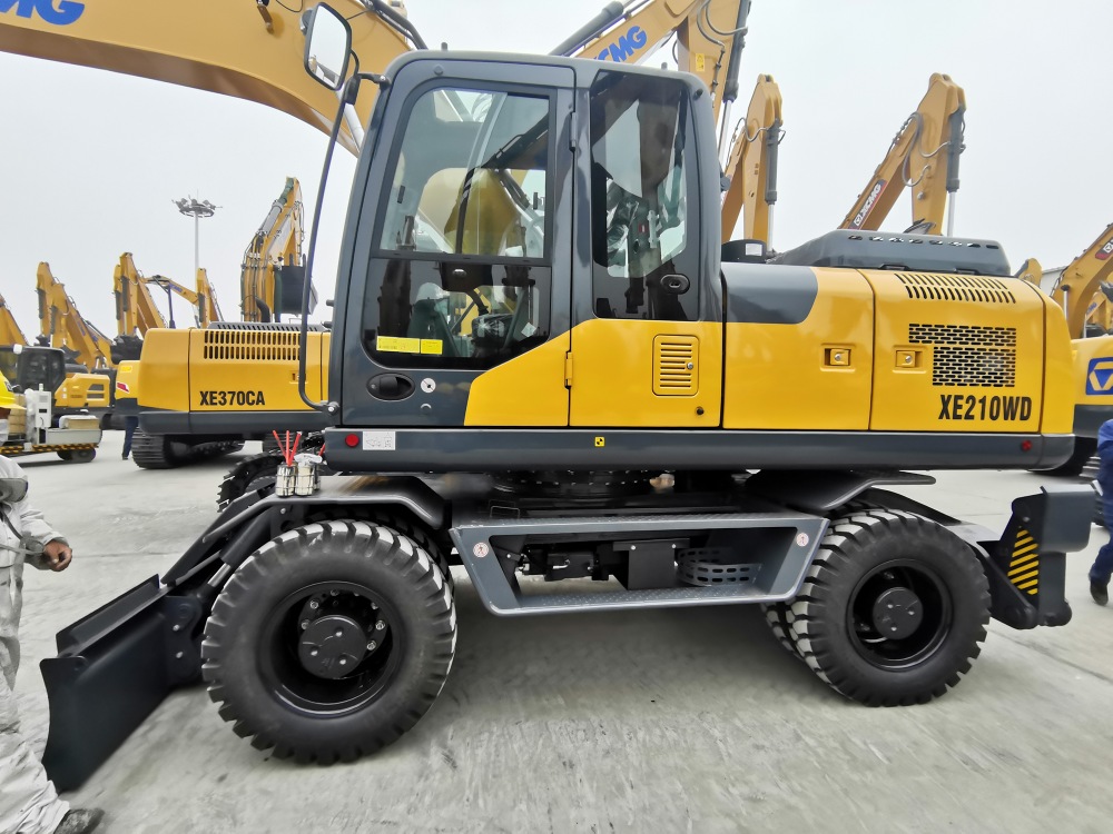 Фотография Колесный экскаватор XCMG XE210WD