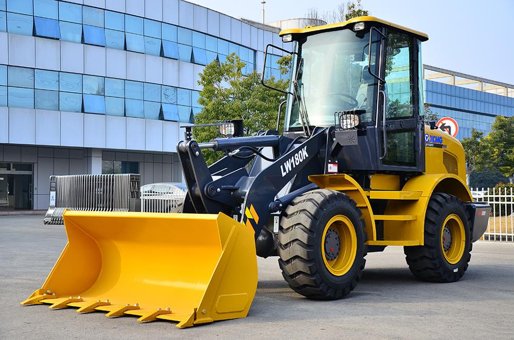 Фотография Фронтальный погрузчик XCMG LW180K