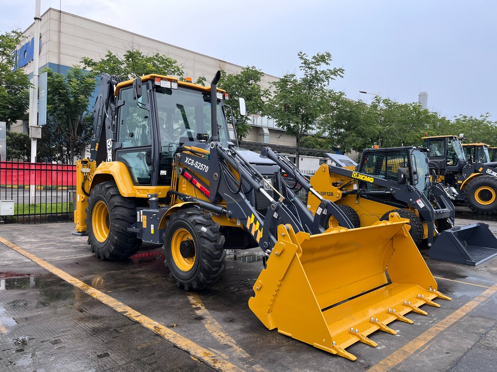 Фотография Экскаватор-погрузчик XCMG XC8-S2570