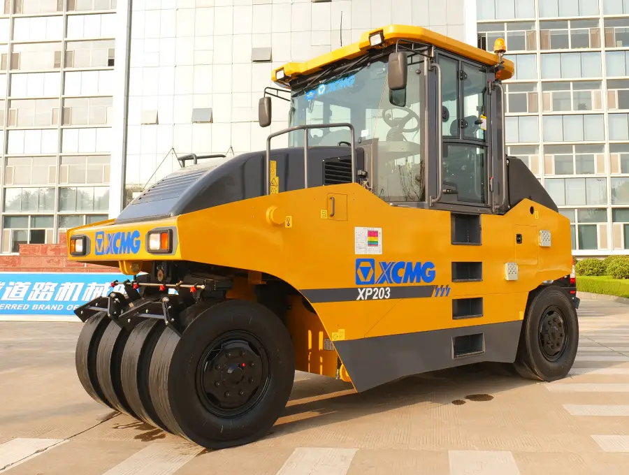 Фотография Пневмошинный статический каток XP203