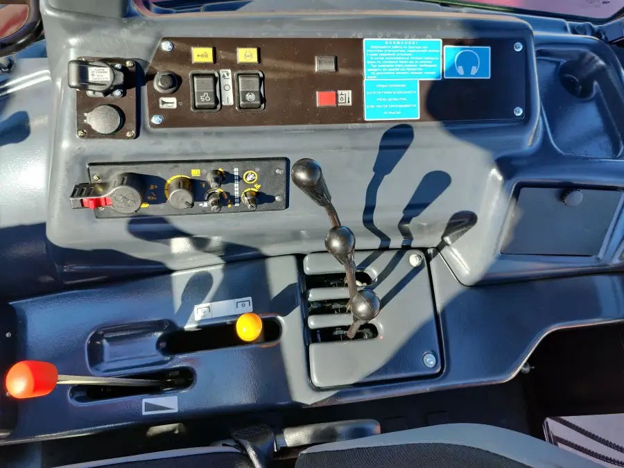 Фотография Трактор BELARUS-1523.3