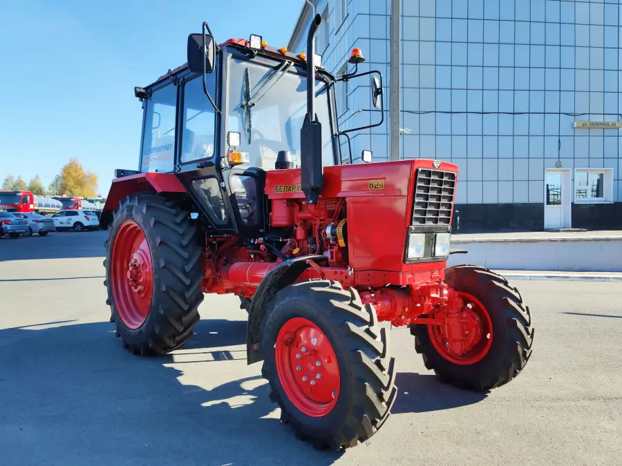 Фотография Трактор BELARUS 82.1