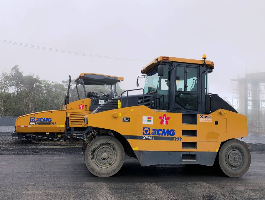 Фотография Пневмошинный статический каток XP163