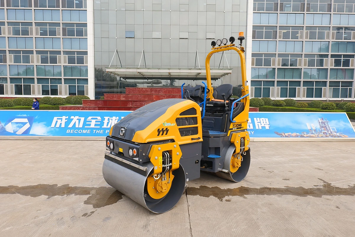 Фотография Каток тротуарный двухвальцовый XD120