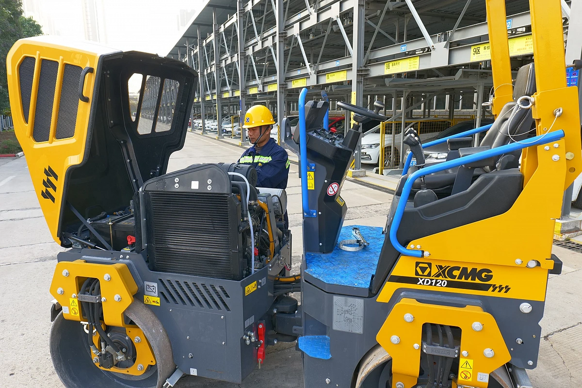 Фотография Каток тротуарный двухвальцовый XD120