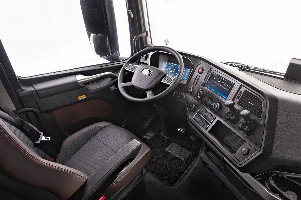 Фотография Седельный тягач FAW J7 4х2 LNG